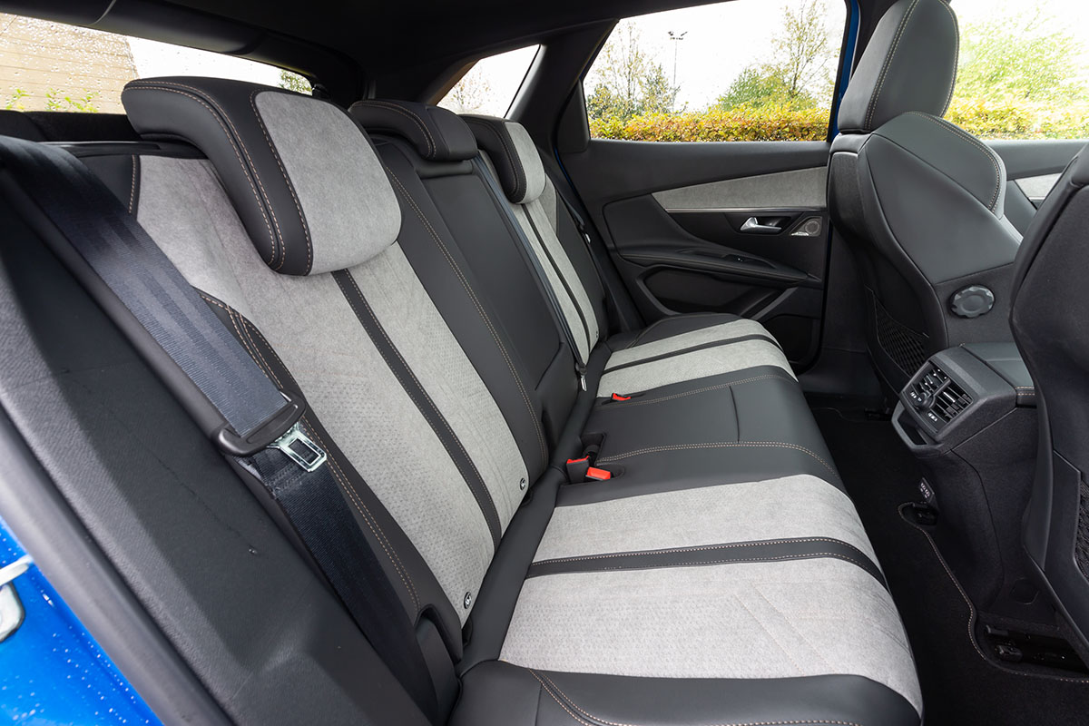 PEUGEOT 3008 040