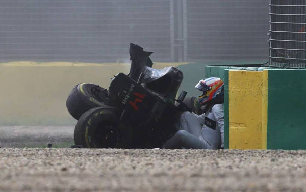 Médicos impedem Alonso de correr no Bahrein