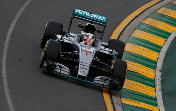 Hamilton lidera treinos livres na Austrália