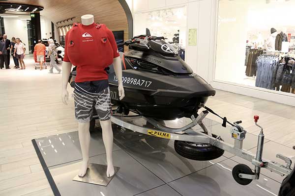 Mercedes-CascaiShopping01