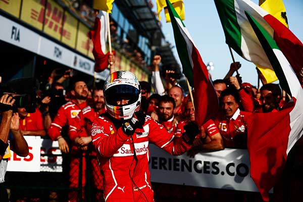 F1-GPAustralia-Vettel-005