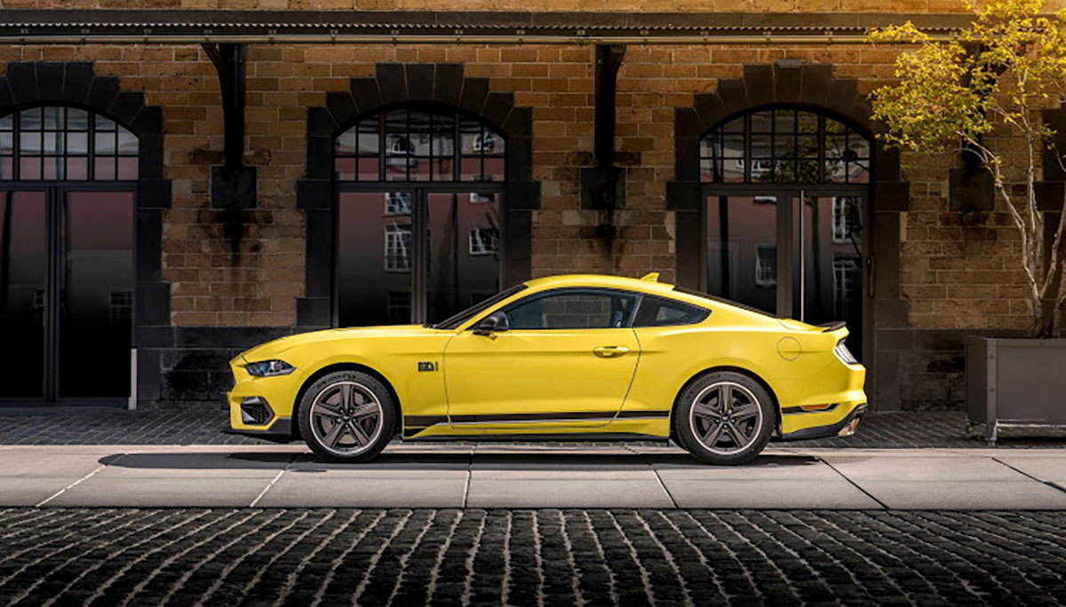 FordMustangMach1 GrabberYellow 004