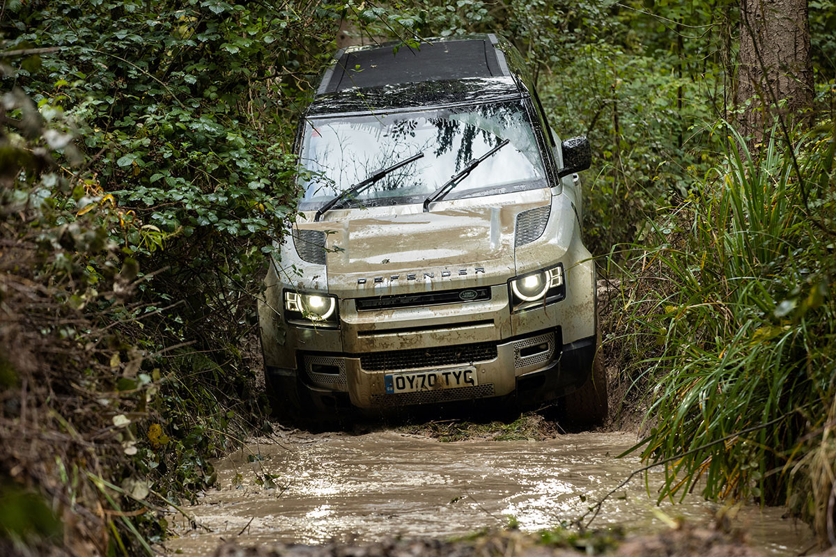 LR DEF P300 INDUS SILVER EASTNOR 281020 21