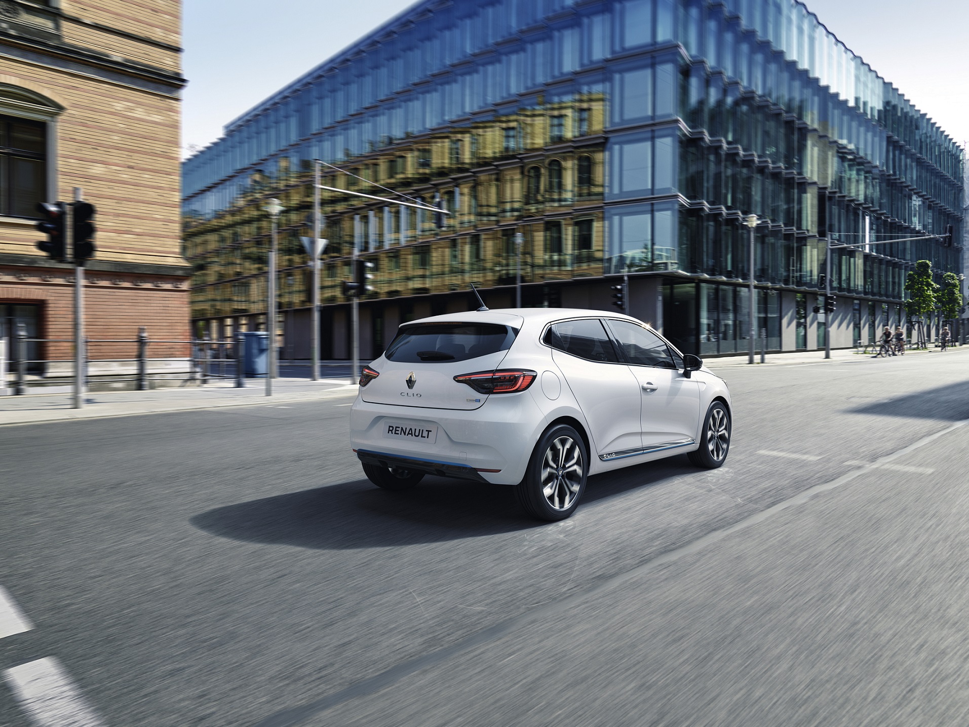 15 All new Clio E TECH