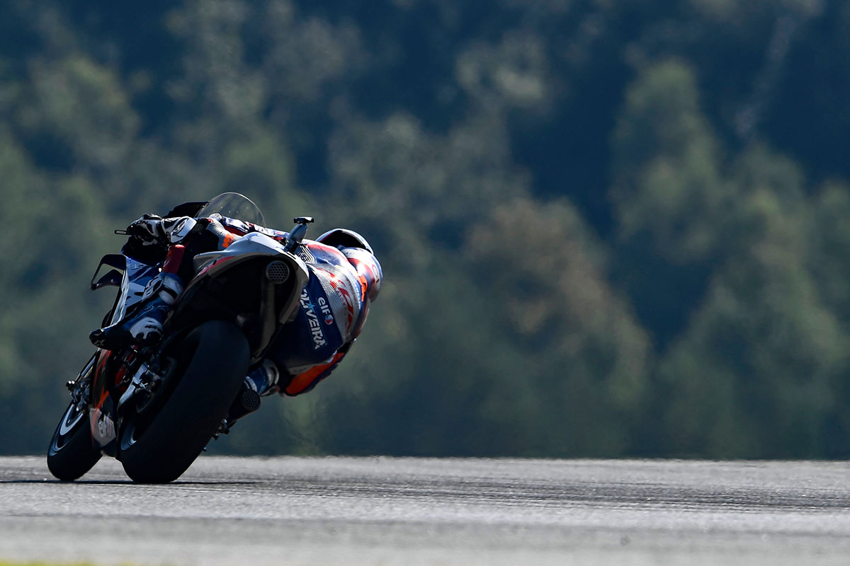BradBinder Brno 01