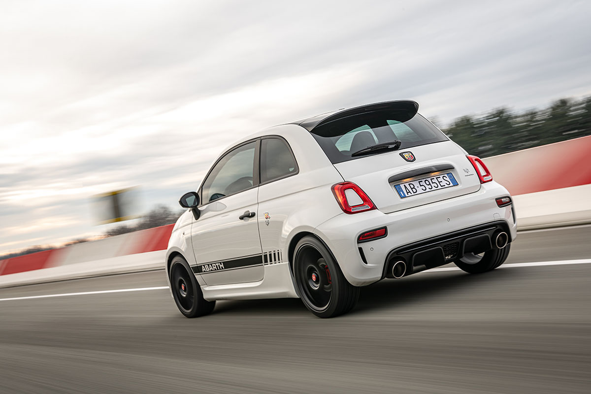 Abarth595Esseesse 01