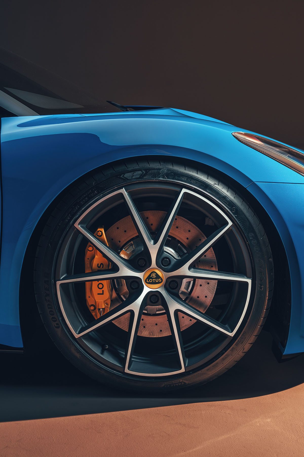 lotus emira pneu2