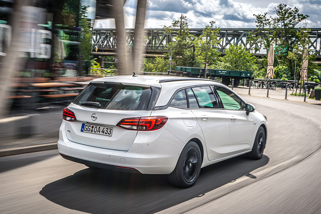 OpelAstra ST 04