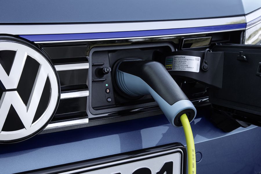 Volkswagen Passat GTE Hybrid 02